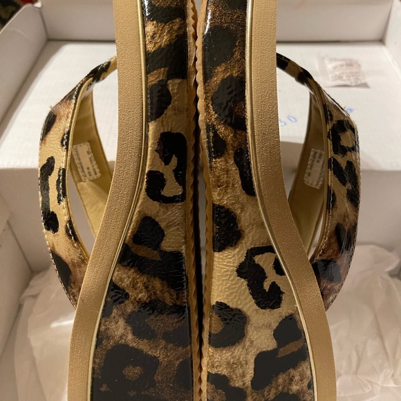 Volatile flip flops like new leopard print size 10 - Picture 5 of 7